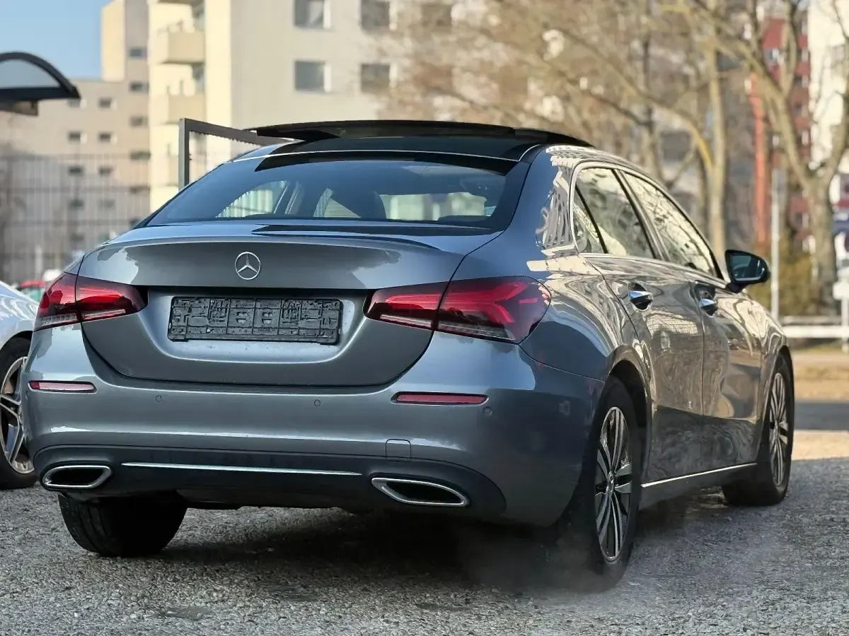 Gebraucht Mercedes A180 136 PS (100 kW) 2021 Grau Limousine