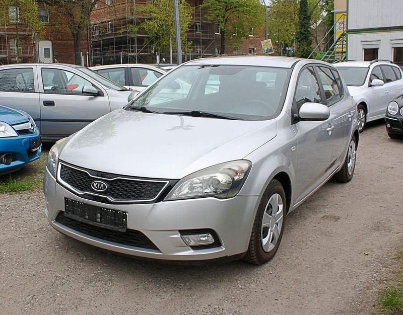Second-hand Kia Ceed 90 CP (66 kW) 2012 Argintiu Hatchback