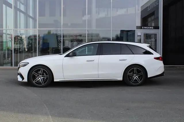 Usado Mercedes E200 AMG 204 CV (150 kW) 2025 Blanco Familiar