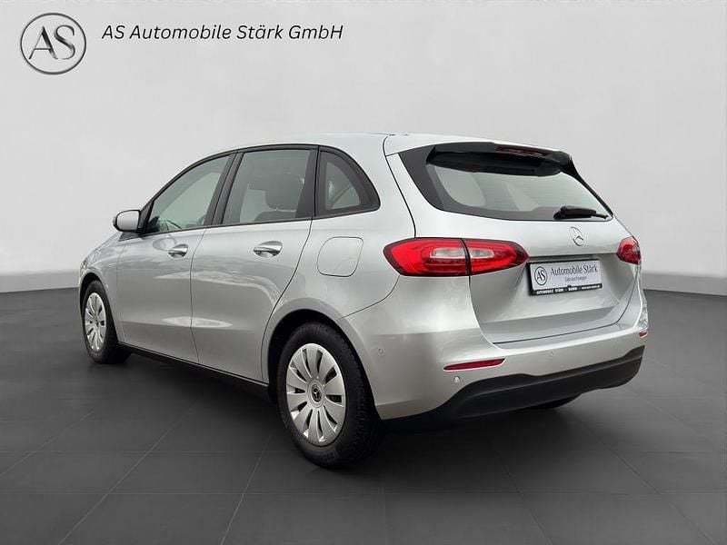 Gebraucht Mercedes B180 136 PS (100 kW) 2019 Iridiumsilber  metalliclack Kleinwagen