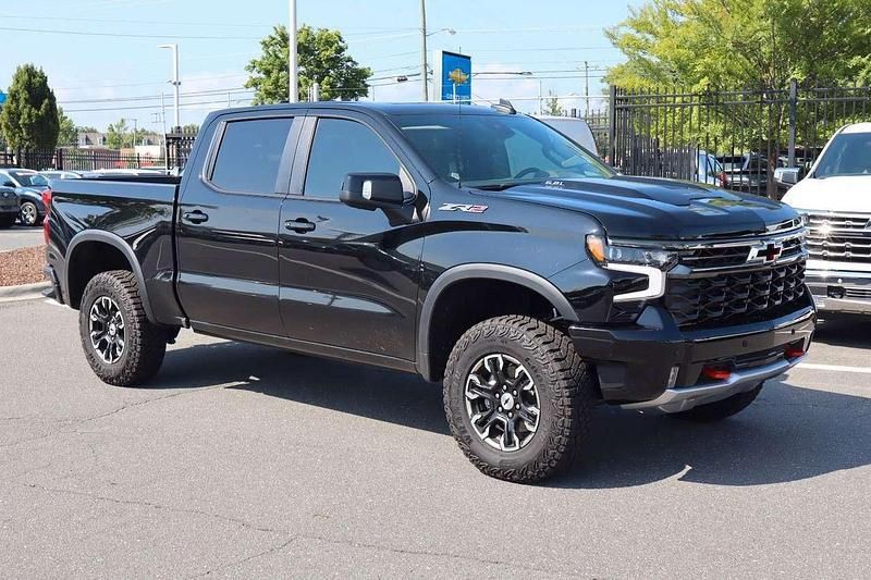 Schwarz Neu 2025 Chevrolet Silverado SUV | 92.900 € (Etwas zu teuer) - Bild 1/1