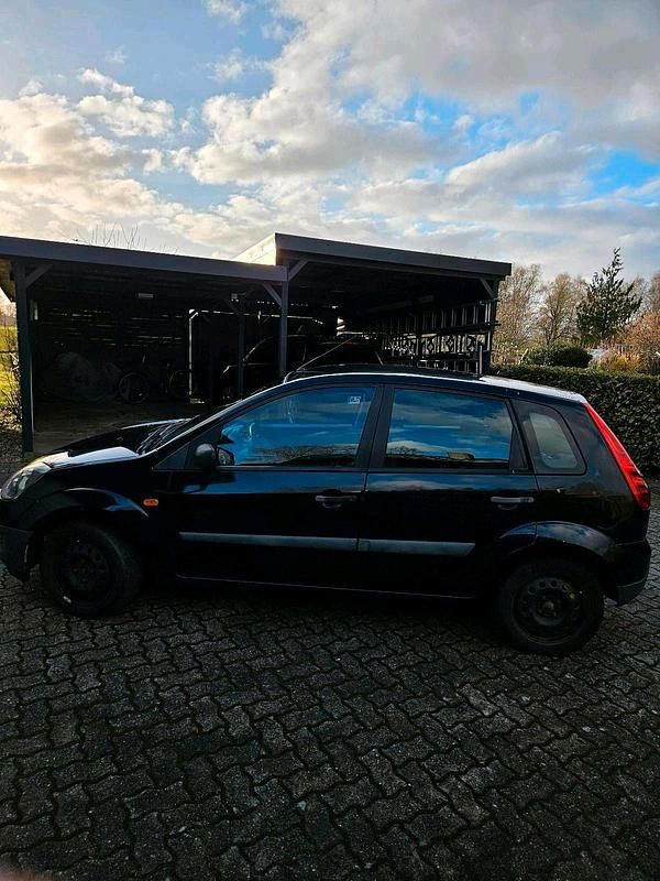 Gebraucht Ford Fiesta 68 PS (50 kW) 2006 Blau Kleinwagen