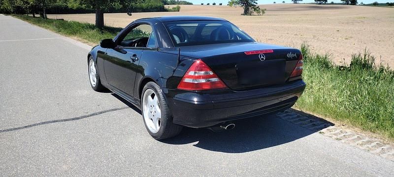 Gebraucht Mercedes SLK320 218 PS (160 kW) 2000 Schwarz Cabrio