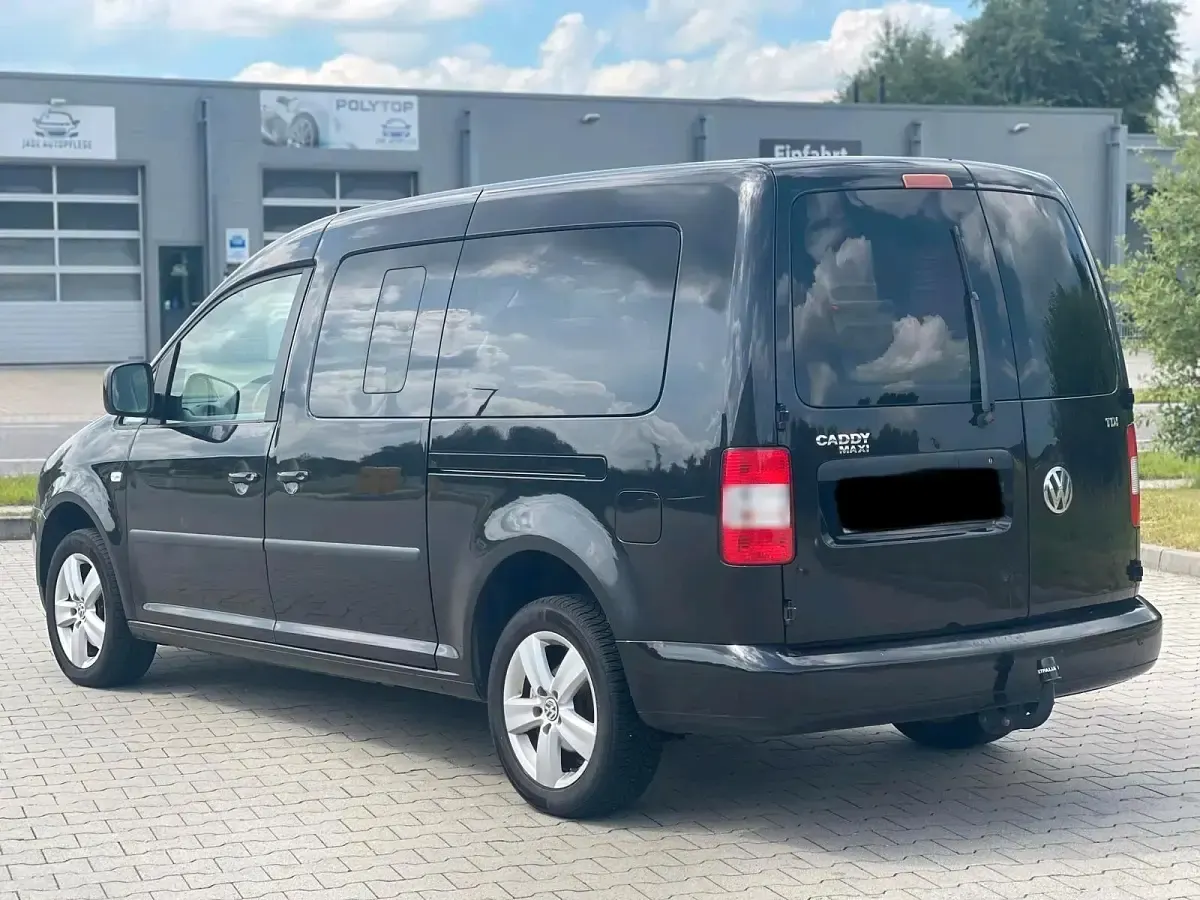 Gebraucht VW Caddy Maxi 105 PS (77 kW) 2010 Schwarz Van / Kleinbus