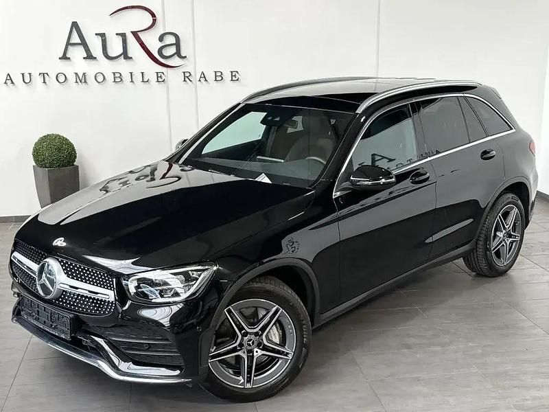 Schwarz Gebraucht 2022 Mercedes GLC300 AMG line SUV | 44.749 € (Fairer Preis) - Bild 1/4