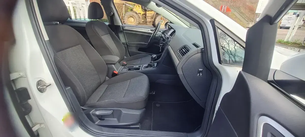 Second-hand VW Golf VII 116 CP (85 kW) 2017 Alb Hatchback