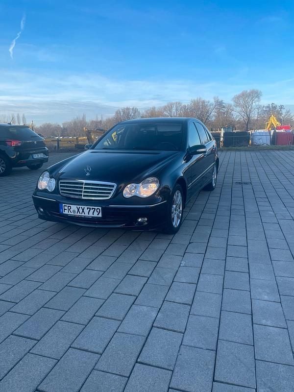 Schwarz Gebraucht 2006 Mercedes C200 Limousine | 4.399 € (Fairer Preis) - Bild 1/4
