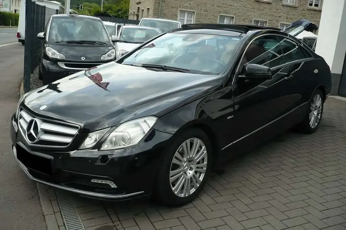 Gebraucht Mercedes E350 Avantgarde 231 PS (169 kW) 2010 Schwarz Coupé