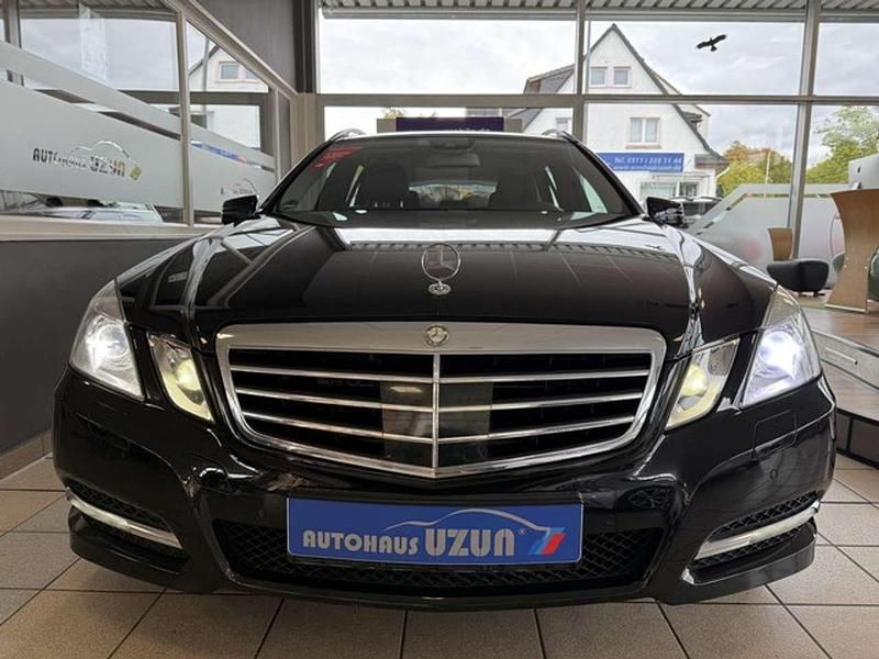 Gebraucht Mercedes E300 231 PS (169 kW) 2011 Schwarz Kombi