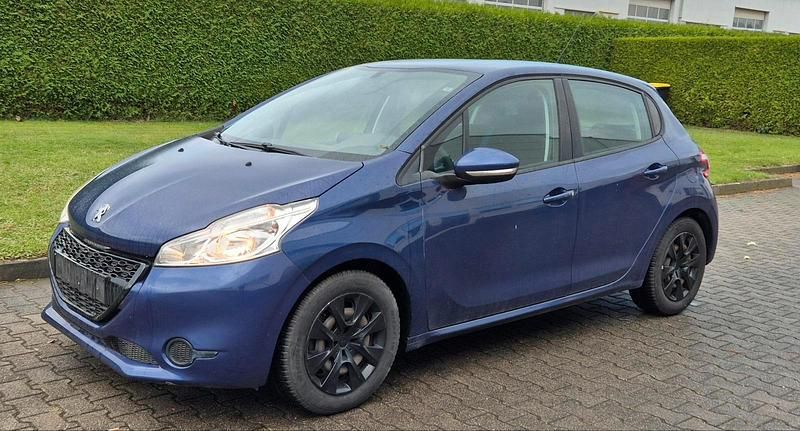 Violet Gebraucht 2015 Peugeot 208 Kleinwagen | 3.850 € - Bild 1/4