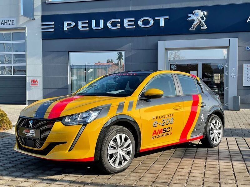 Gelb Gebraucht 2021 Peugeot e-208 Active Kleinwagen | 14.200 € (Guter Preis) - Bild 1/4