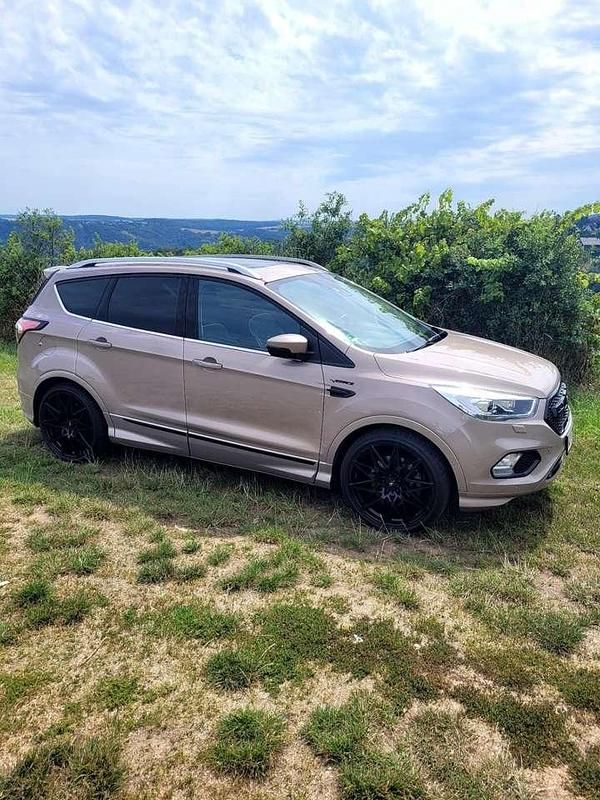 Beige Gebraucht 2019 Ford Kuga Vignale SUV | 25.700 € (Teuer) - Bild 1/4