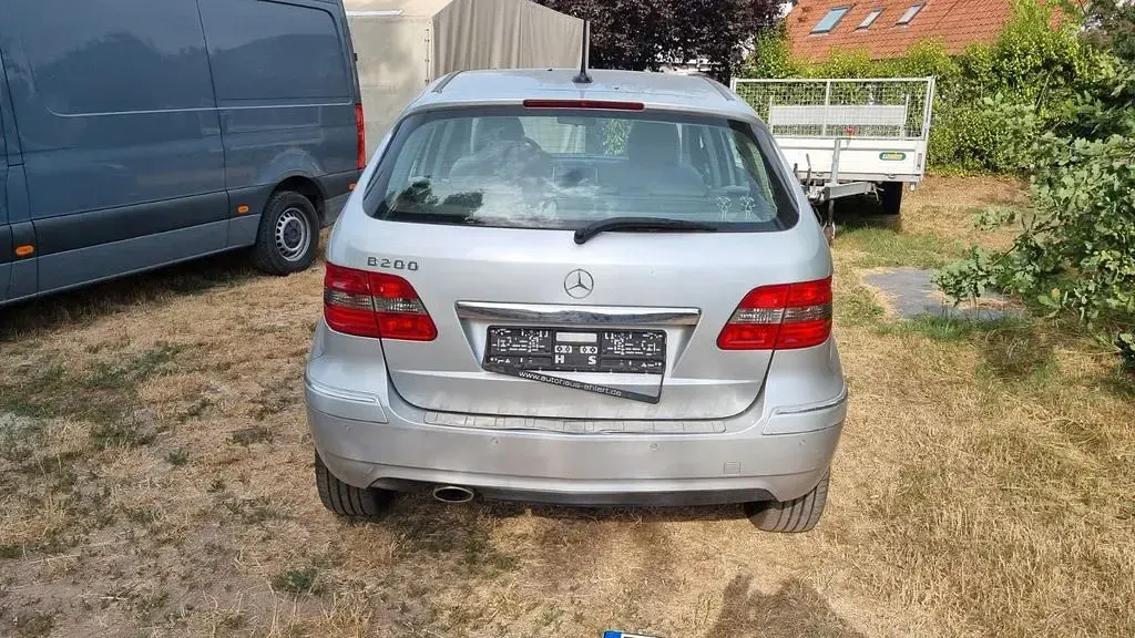 Gebraucht Mercedes B200 136 PS (100 kW) 2010 Silber Van / Kleinbus