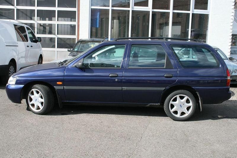 Gebraucht Ford Escort 116 PS (85 kW) 1996 Blau Kombi