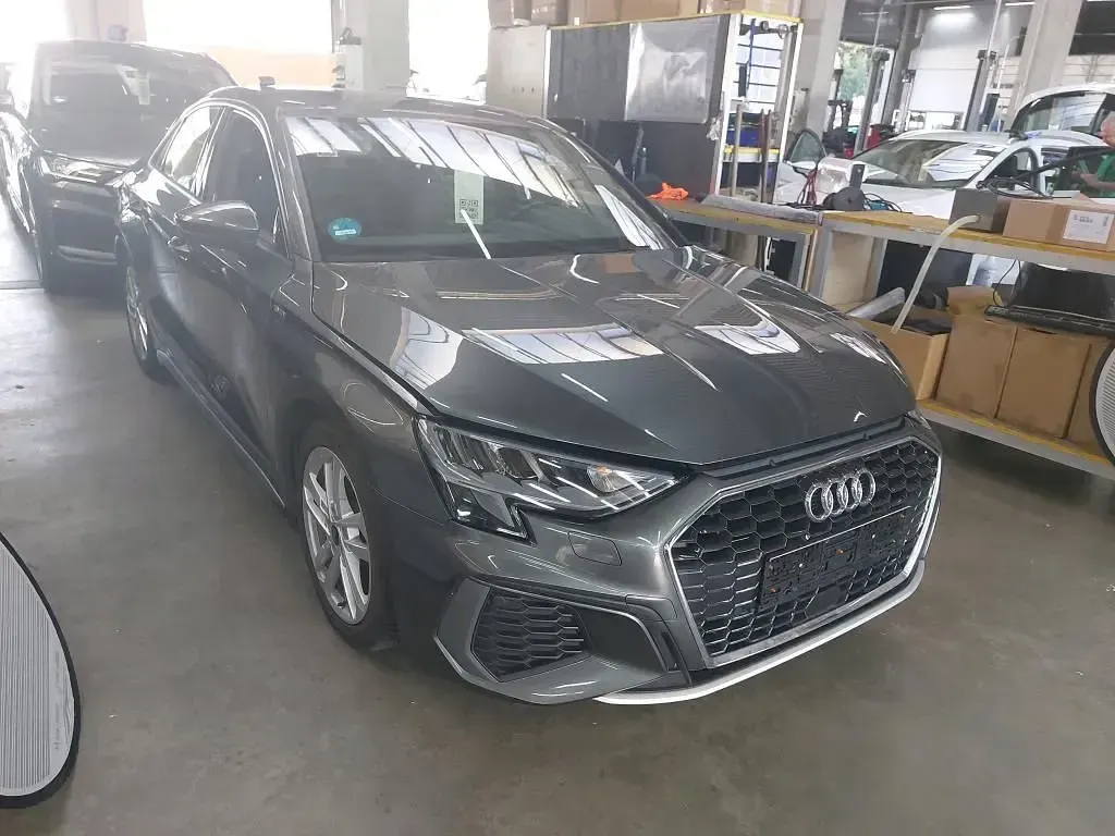 Gebraucht Audi A3 S-Line 150 PS (110 kW) 2022 Grau Limousine