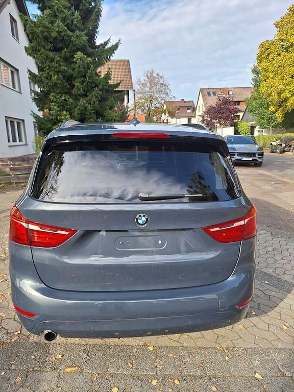 Blau Gebraucht 2017 BMW 218 Gran Tourer Luxury Line Van / Kleinbus | 12.499 € (Guter Preis) - Bild 1/4