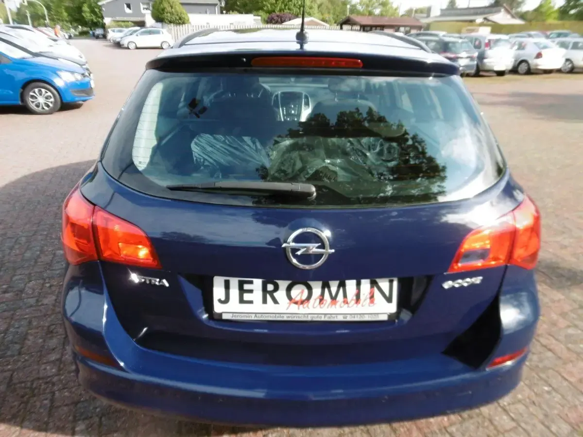 Gebraucht Opel Astra 101 PS (74 kW) 2012 Blau Kombi