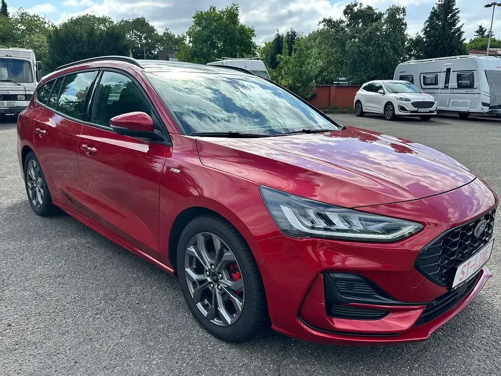 Gebraucht Ford Focus ST-Line 116 PS (85 kW) 2025 Rot Limousine