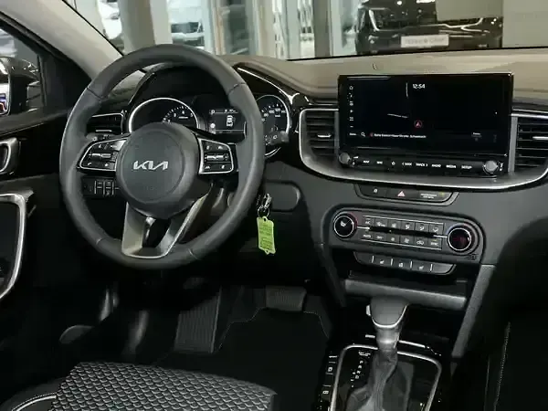 Neu Kia XCeed 150 PS (110 kW) 2026 Pentametal grau SUV