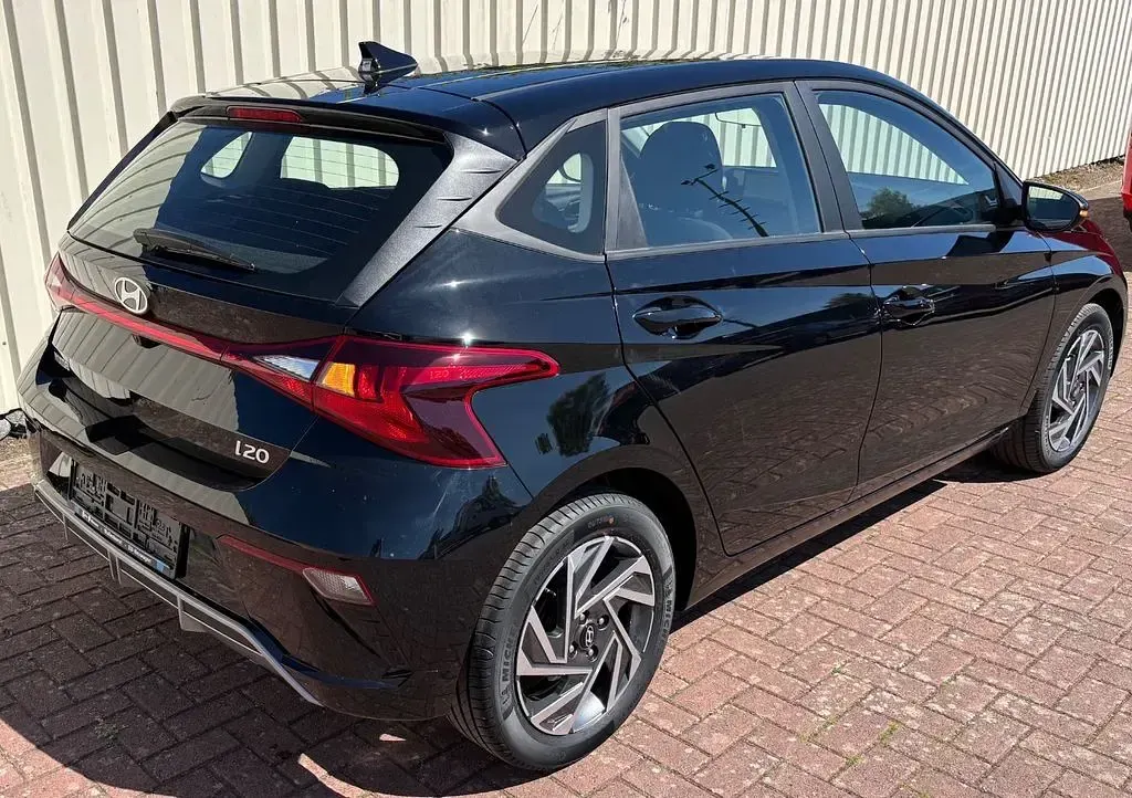 Neu Hyundai i20 Trend 90 PS (66 kW) 2025 Schwarz Kleinwagen