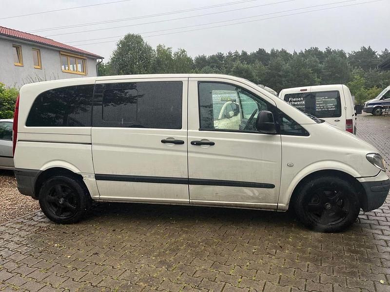 Weiß Gebraucht 2009 Mercedes Vito Van / Kleinbus | 3.500 € (Superpreis) - Bild 1/3