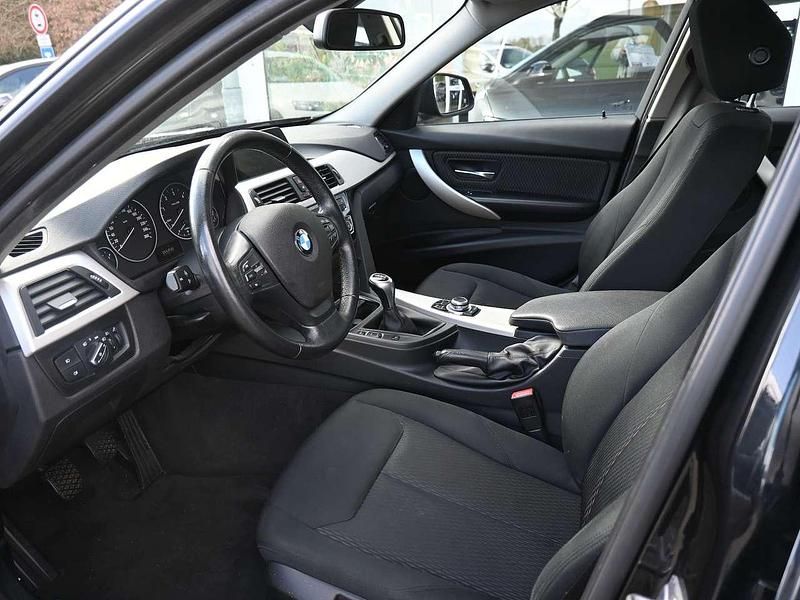Gebraucht BMW 320 Advantage 190 PS (139 kW) 2016 Saphirschwarzmet. Kombi