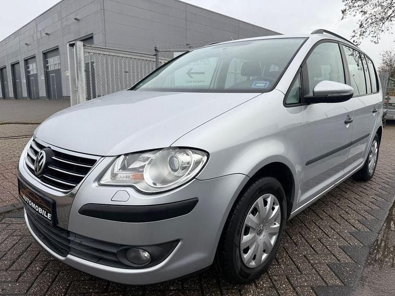 Silber Gebraucht 2009 VW Touran Conceptline Van / Kleinbus | 2.990 € (Guter Preis) - Bild 1/4