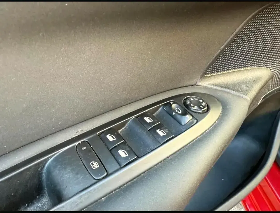 Gebraucht Citroën C4 120 PS (88 kW) 2010 Rot Limousine