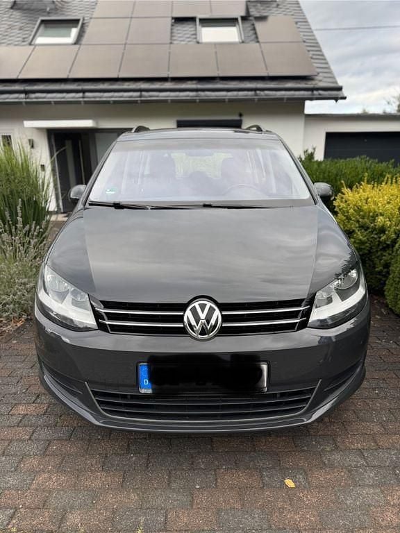 Grau Gebraucht 2017 VW Sharan Comfortline Van / Kleinbus | 17.500 € (Superpreis) - Bild 1/4