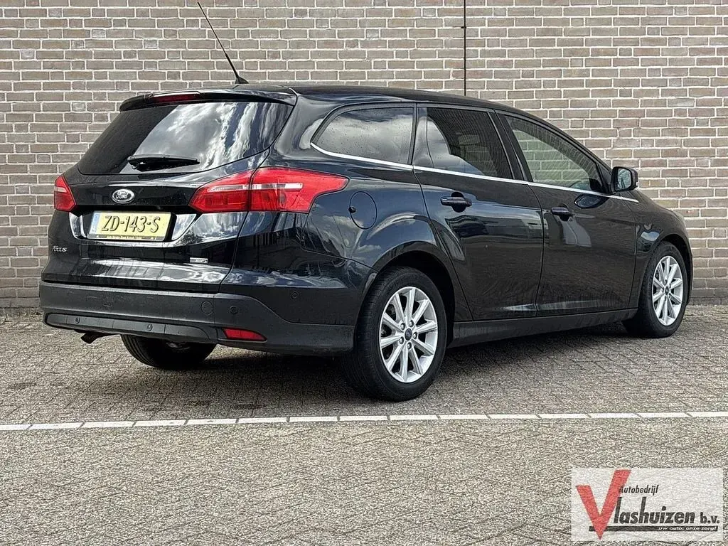 Gebraucht Ford Focus Titanium 125 PS (91 kW) 2015 Schwarz Kombi