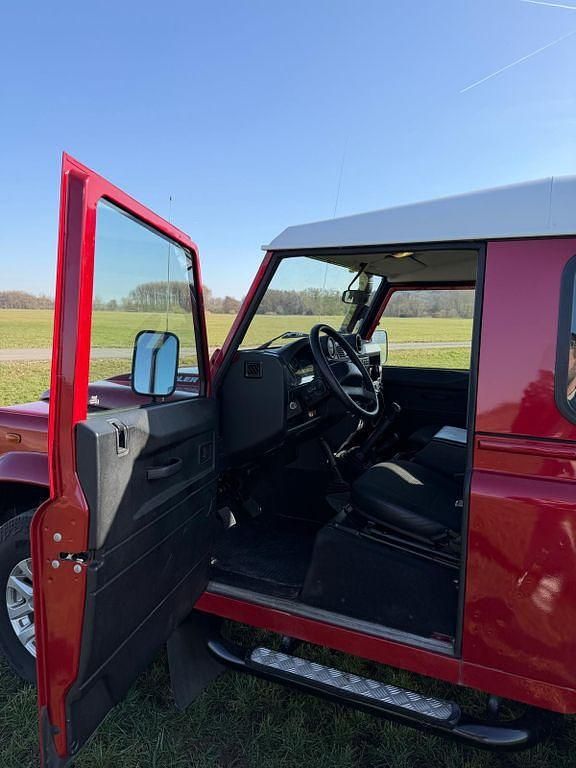 Gebraucht Land Rover Defender 122 PS (89 kW) 2011 Rot Kombi