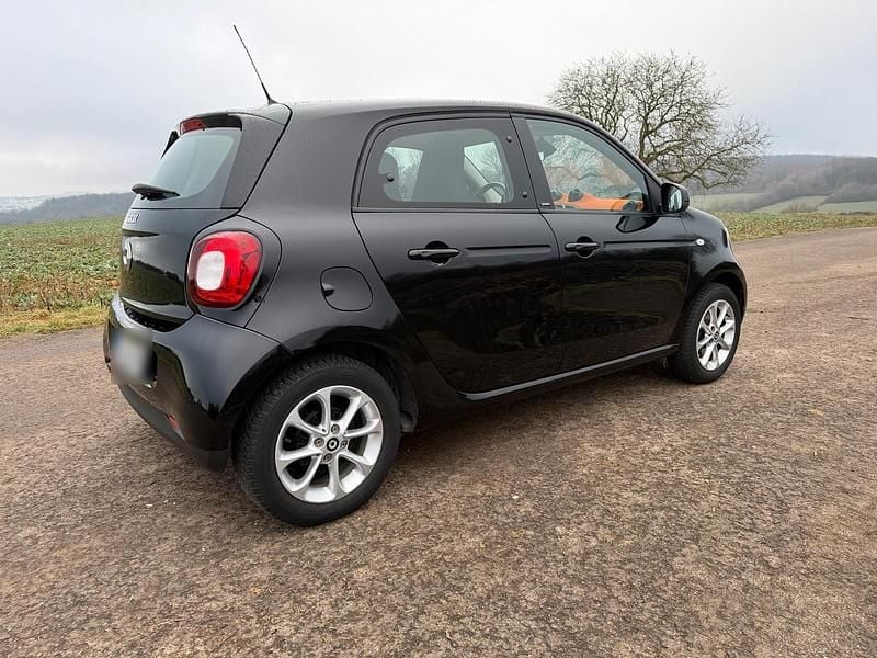 Gebraucht Smart ForFour 71 PS (52 kW) 2015 Schwarz Kleinwagen