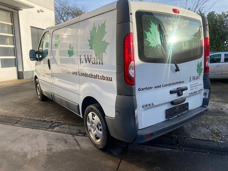 Gebraucht Opel Vivaro 114 PS (83 kW) 2011 Weiß Van / Kleinbus