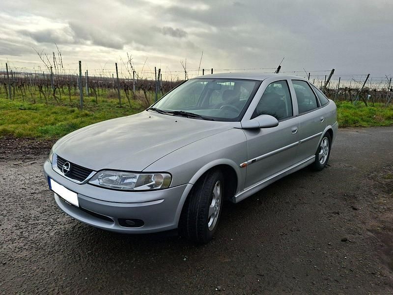 Gebraucht Opel Vectra 101 PS (74 kW) 2000 Silber Limousine