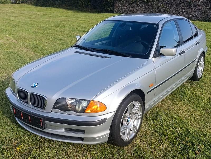 Silber Gebraucht 1999 BMW 320 Sport Line Limousine | 5.299 € (Etwas zu teuer) - Bild 1/4