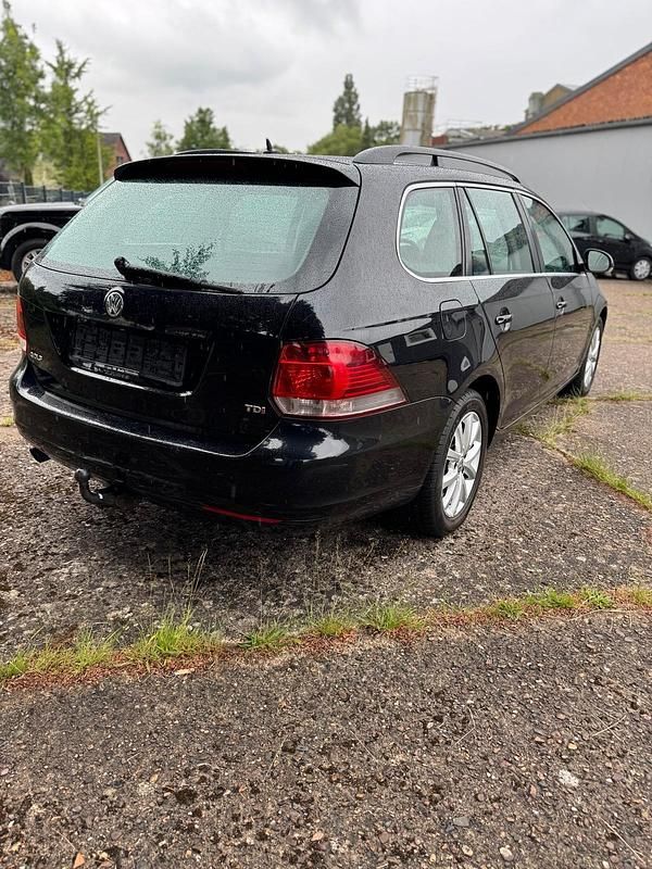 Gebraucht VW Golf VII 105 PS (77 kW) 2012 Schwarz Kombi