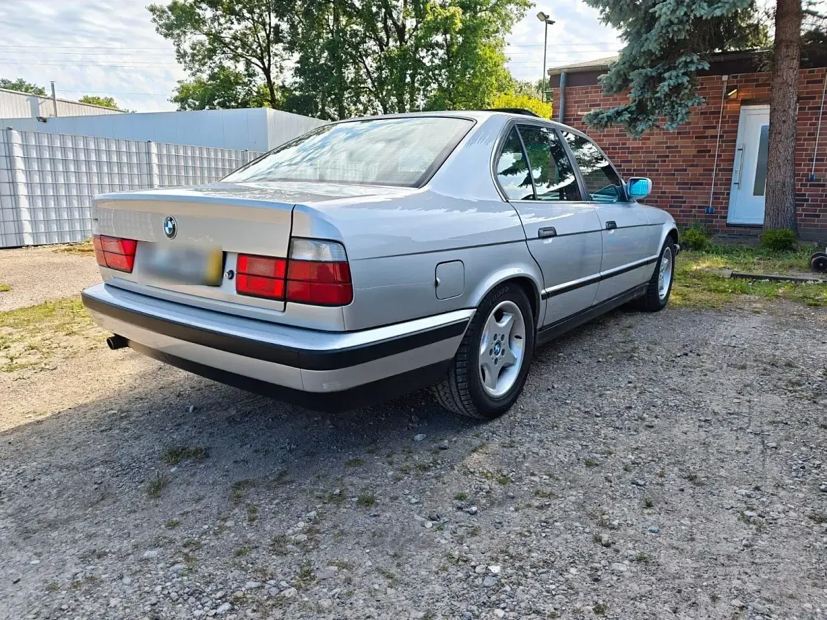 Gebraucht BMW 520 150 PS (110 kW) 1991 Silber Limousine