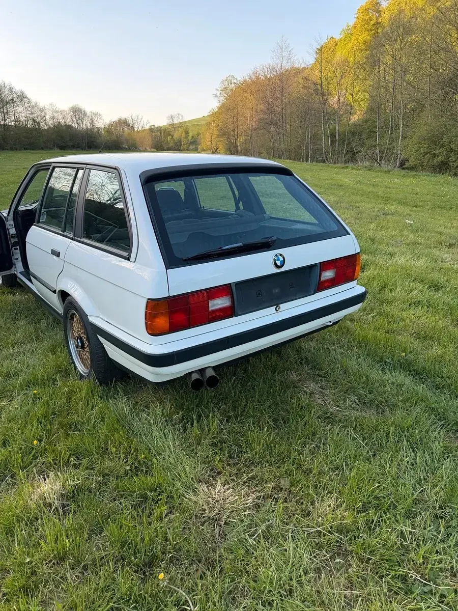 Brugt BMW 325 170 HK (125 kW) 1989 Hvid Stationcar