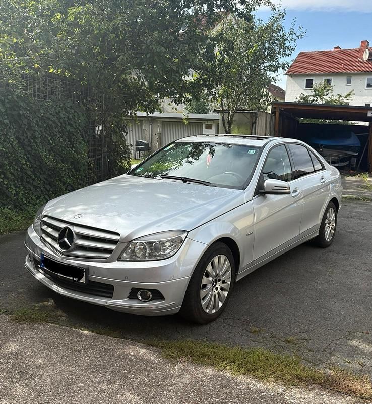Silber Gebraucht 2010 Mercedes C220 Elegance Limousine | 4.399 € - Bild 1/4