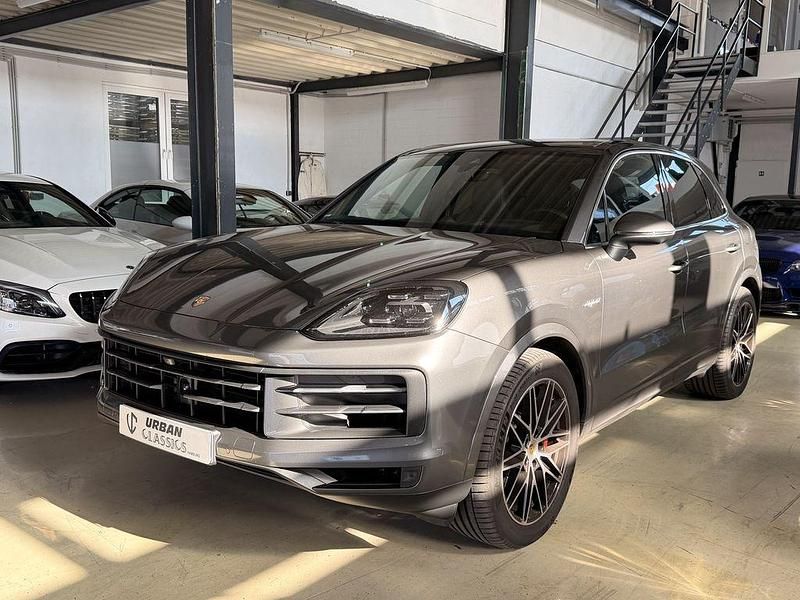 Grau Gebraucht 2024 Porsche Cayenne S E-Hybrid SUV | 99.900 € (Superpreis) - Bild 1/4