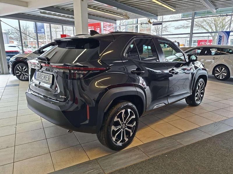 Gebraucht Toyota Yaris Cross Team 92 PS (67 kW) 2024 Schwarz SUV