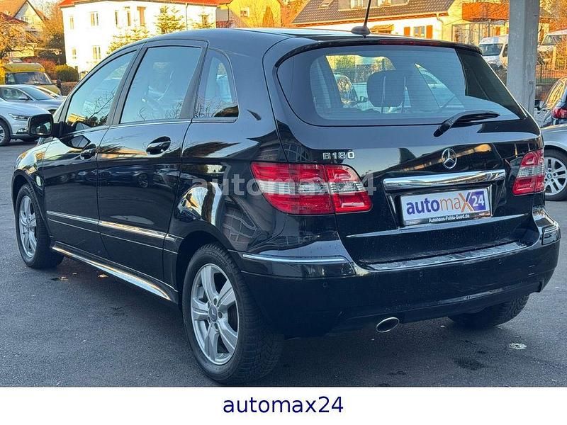 Gebraucht Mercedes B180 116 PS (85 kW) 2010 Schwarz Van / Kleinbus