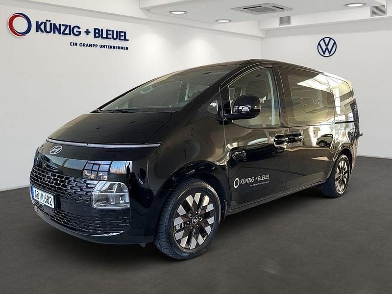 Abyss black Gebraucht 2024 Hyundai Staria Trend Van | 43.780 € (Fairer Preis) - Bild 1/4