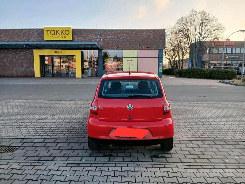 Gebraucht VW Fox 54 PS (39 kW) 2009 Rot Kleinwagen