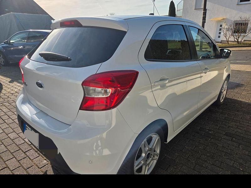 Gebraucht Ford Ka 86 PS (63 kW) 2017 Weiß Limousine