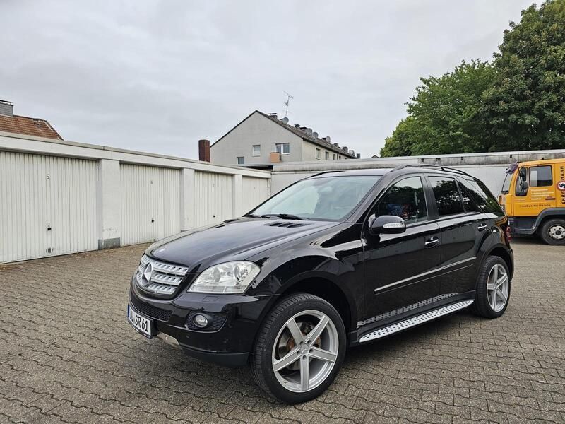 Schwarz Gebraucht 2005 Mercedes 350 SUV | 11.999 € - Bild 1/4