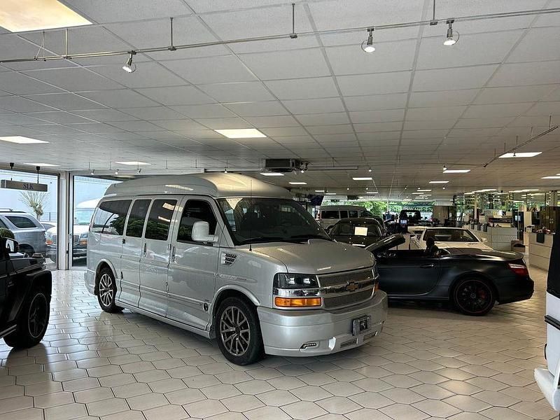 Silber Gebraucht 2014 Chevrolet Express SE Van / Kleinbus | 58.900 € - Bild 1/4