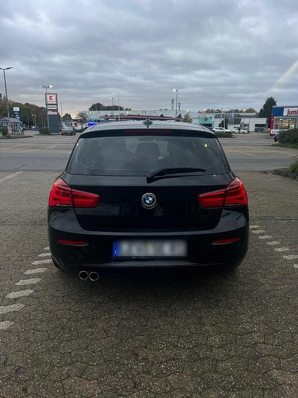 Schwarz Gebraucht 2017 BMW 120 Kleinwagen | 13.250 € - Bild 1/4