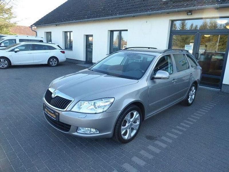 Gebraucht Skoda Octavia Elegance 160 PS (117 kW) 2011 Beige Kombi