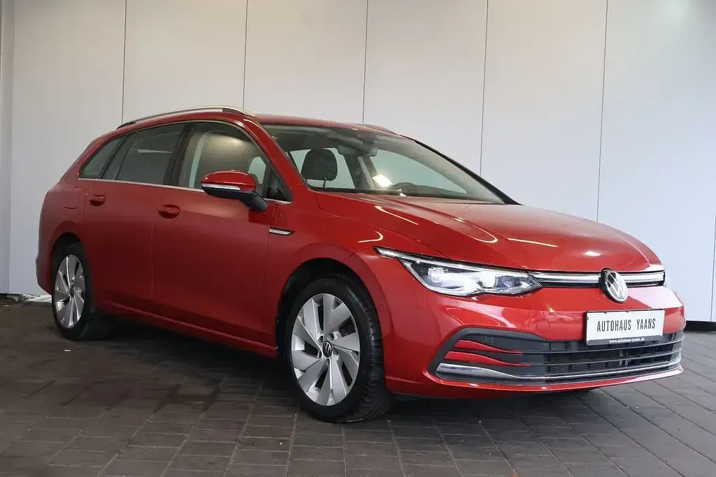 Gebraucht VW Golf VIII Style 150 PS (110 kW) 2021 Rot Limousine